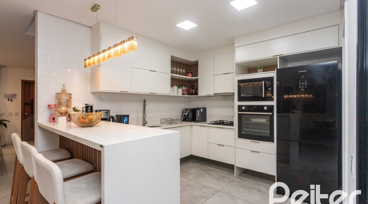 Casa em Condomínio à venda com 183m², 3 dormitórios, 3 suítes, 2 vagas, no bairro Ipanema em Porto Alegre