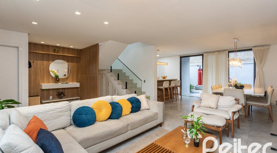 Casa em Condomínio à venda com 183m², 3 dormitórios, 3 suítes, 2 vagas, no bairro Ipanema em Porto Alegre
