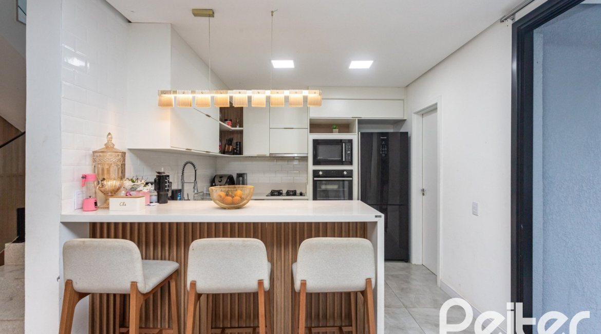 Casa em Condomínio à venda com 183m², 3 dormitórios, 3 suítes, 2 vagas, no bairro Ipanema em Porto Alegre