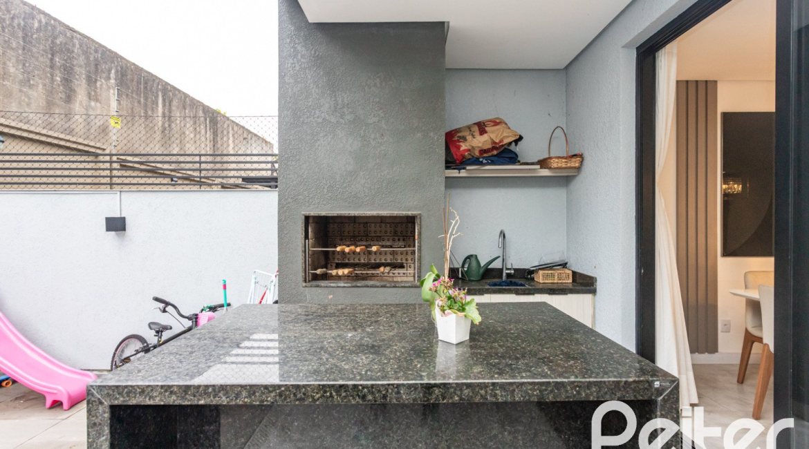 Casa em Condomínio à venda com 183m², 3 dormitórios, 3 suítes, 2 vagas, no bairro Ipanema em Porto Alegre