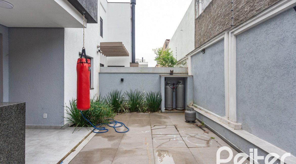 Casa em Condomínio à venda com 183m², 3 dormitórios, 3 suítes, 2 vagas, no bairro Ipanema em Porto Alegre