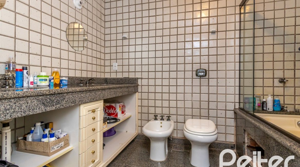 Casa em Condomínio à venda com 331m², 4 dormitórios, 4 suítes, 3 vagas, no bairro Tristeza em Porto Alegre