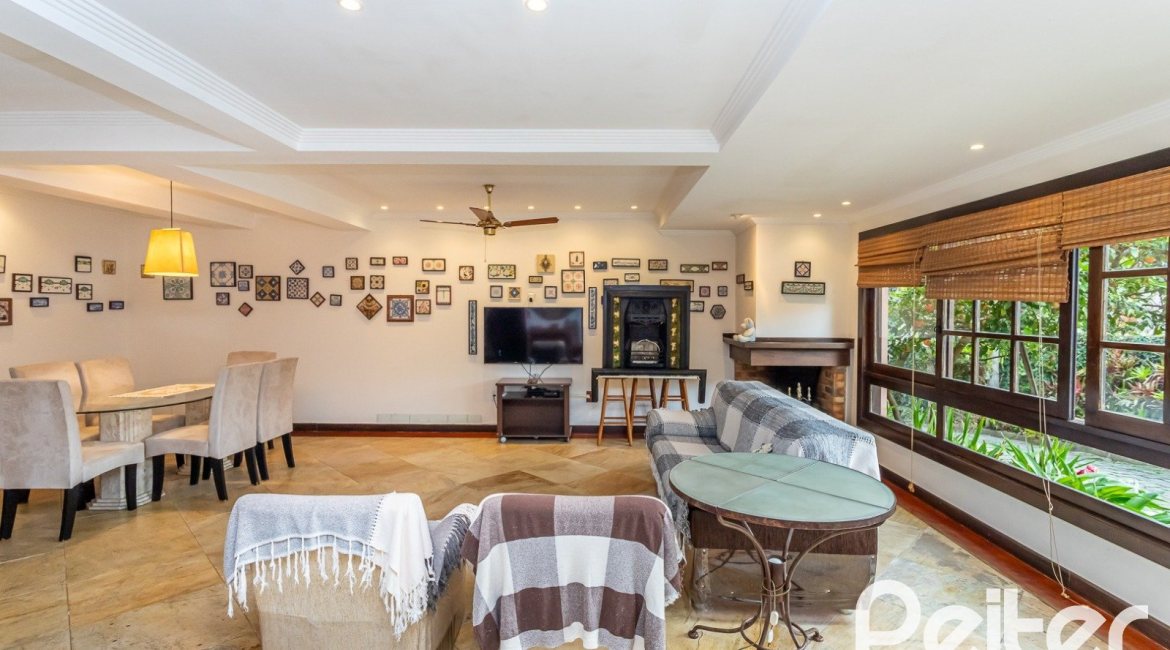 Casa em Condomínio à venda com 331m², 4 dormitórios, 4 suítes, 3 vagas, no bairro Tristeza em Porto Alegre