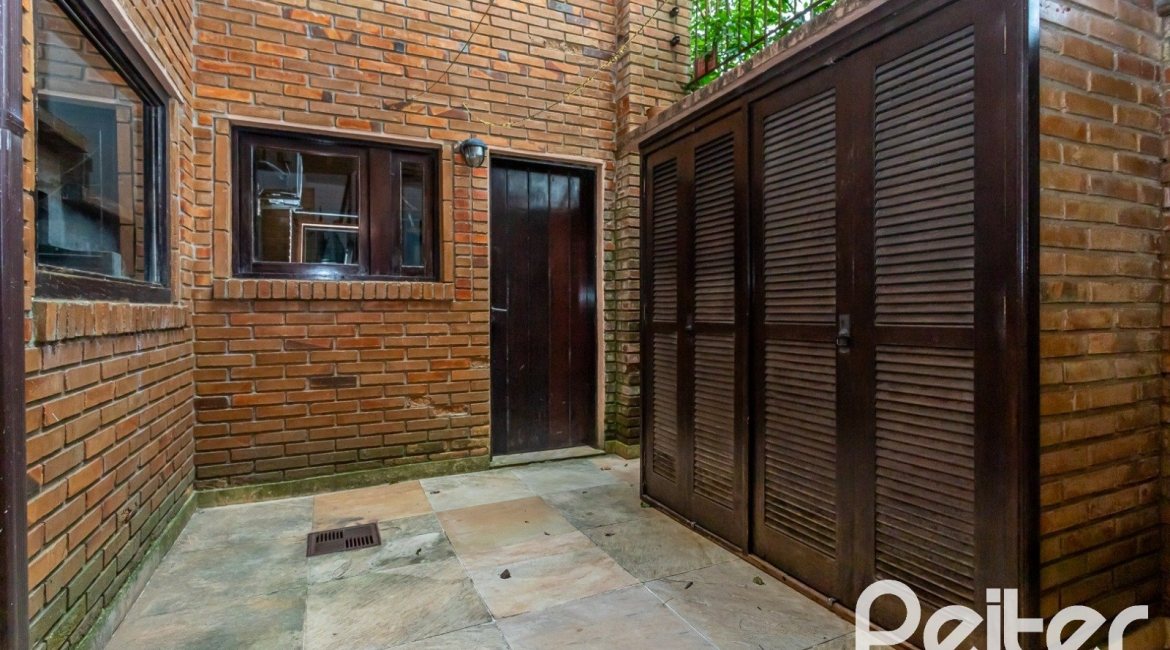 Casa em Condomínio à venda com 331m², 4 dormitórios, 4 suítes, 3 vagas, no bairro Tristeza em Porto Alegre