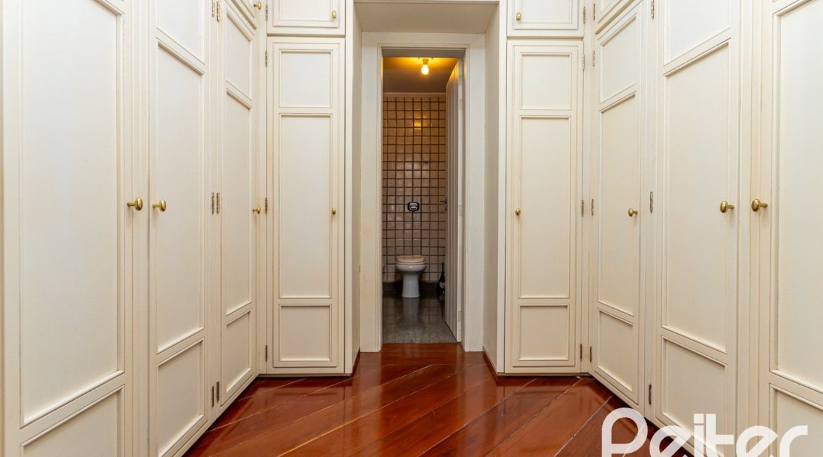 Casa em Condomínio à venda com 331m², 4 dormitórios, 4 suítes, 3 vagas, no bairro Tristeza em Porto Alegre