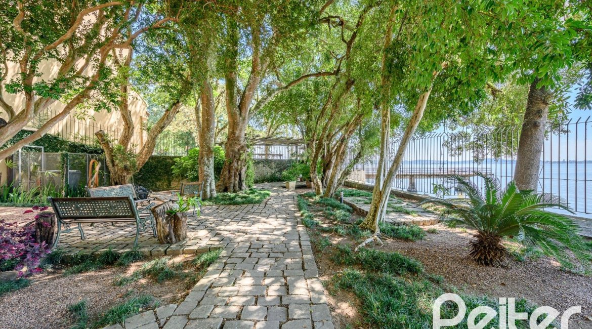 Casa em Condomínio à venda com 331m², 4 dormitórios, 4 suítes, 3 vagas, no bairro Tristeza em Porto Alegre