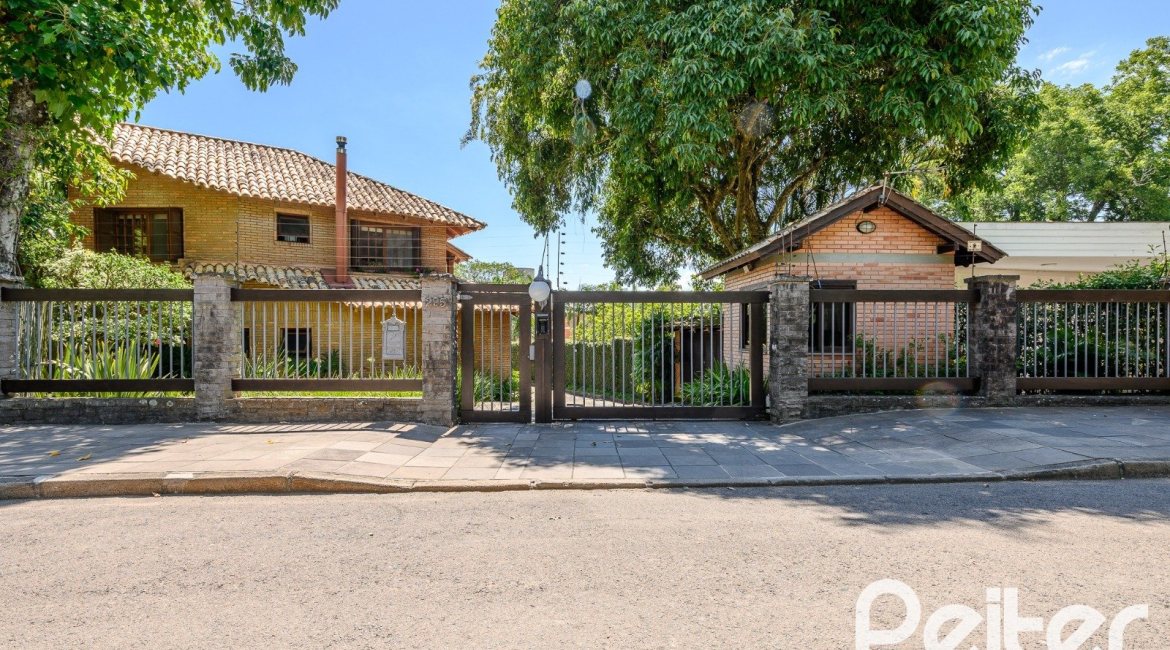 Casa em Condomínio à venda com 331m², 4 dormitórios, 4 suítes, 3 vagas, no bairro Tristeza em Porto Alegre