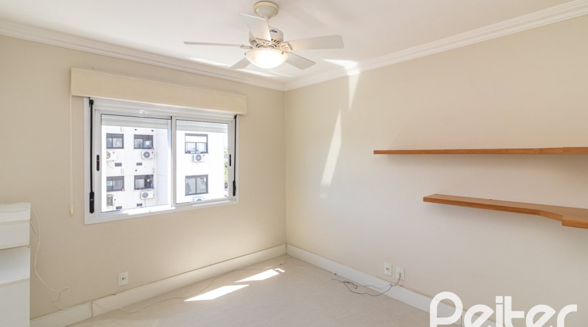 Apartamento à venda com 90m², 4 dormitórios, 1 suíte, 2 vagas, no bairro Tristeza em PORTO ALEGRE