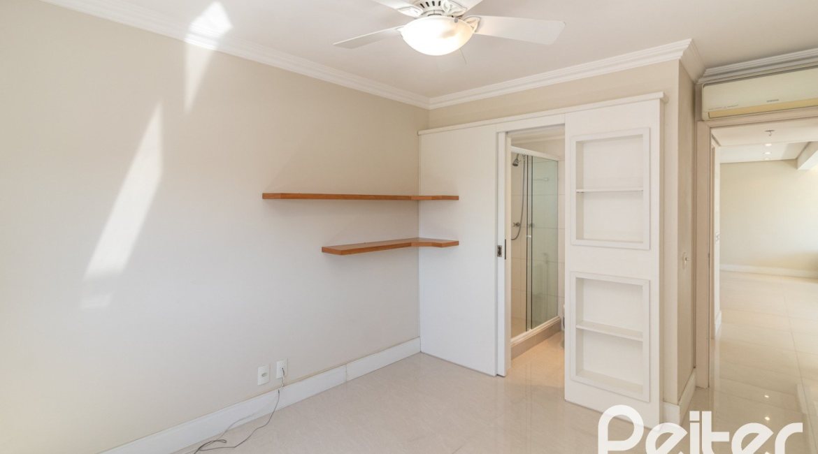 Apartamento à venda com 90m², 4 dormitórios, 1 suíte, 2 vagas, no bairro Tristeza em PORTO ALEGRE