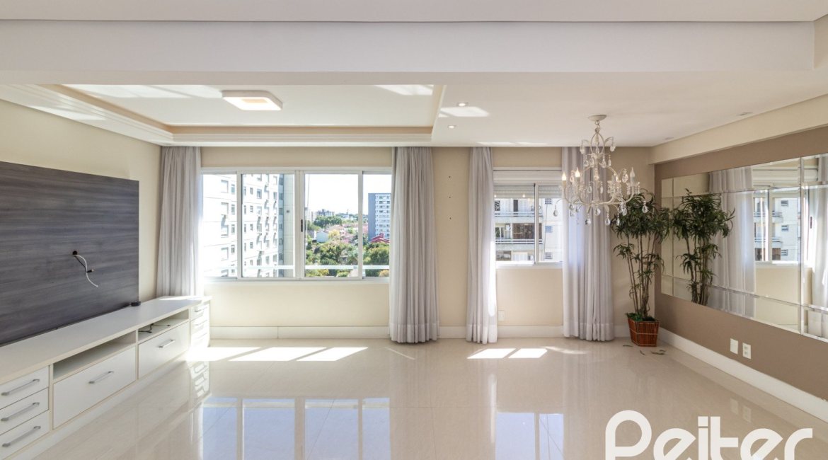 Apartamento à venda com 90m², 4 dormitórios, 1 suíte, 2 vagas, no bairro Tristeza em PORTO ALEGRE