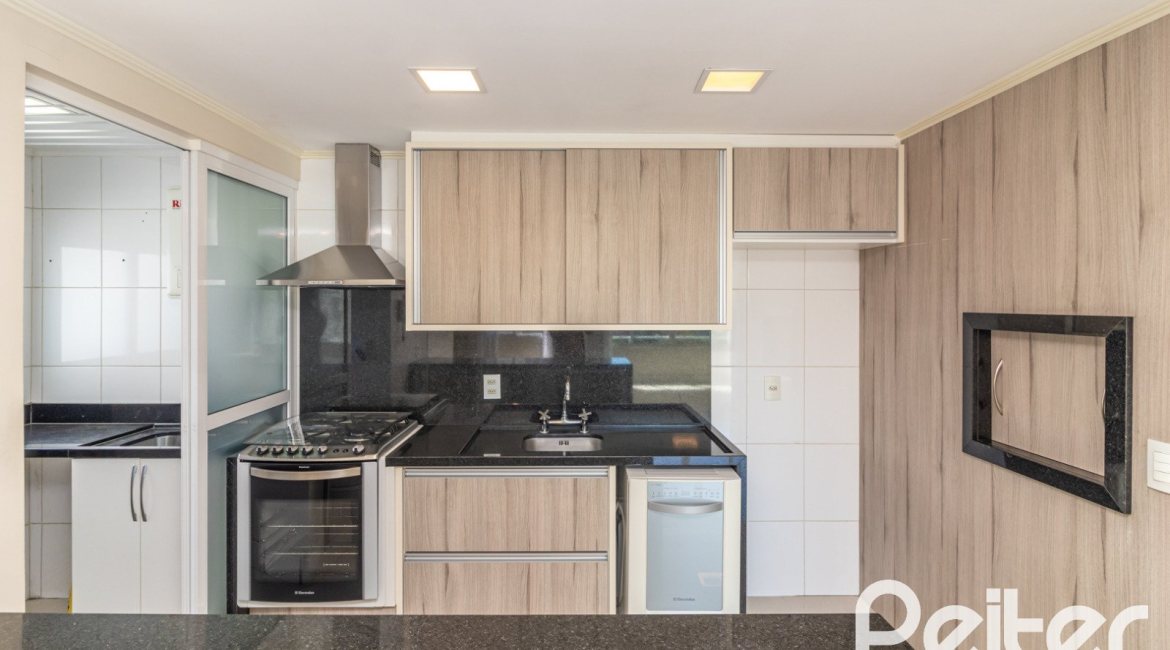 Apartamento à venda com 90m², 4 dormitórios, 1 suíte, 2 vagas, no bairro Tristeza em PORTO ALEGRE