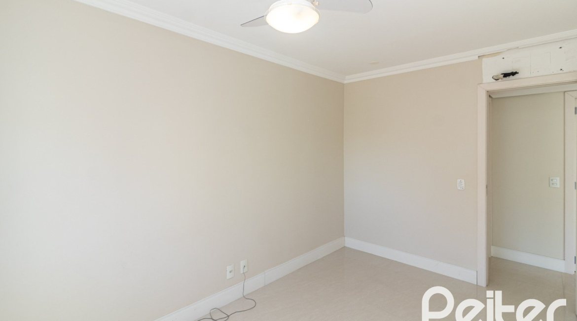 Apartamento à venda com 90m², 4 dormitórios, 1 suíte, 2 vagas, no bairro Tristeza em PORTO ALEGRE