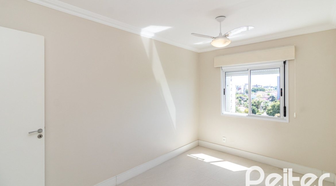 Apartamento à venda com 90m², 4 dormitórios, 1 suíte, 2 vagas, no bairro Tristeza em PORTO ALEGRE