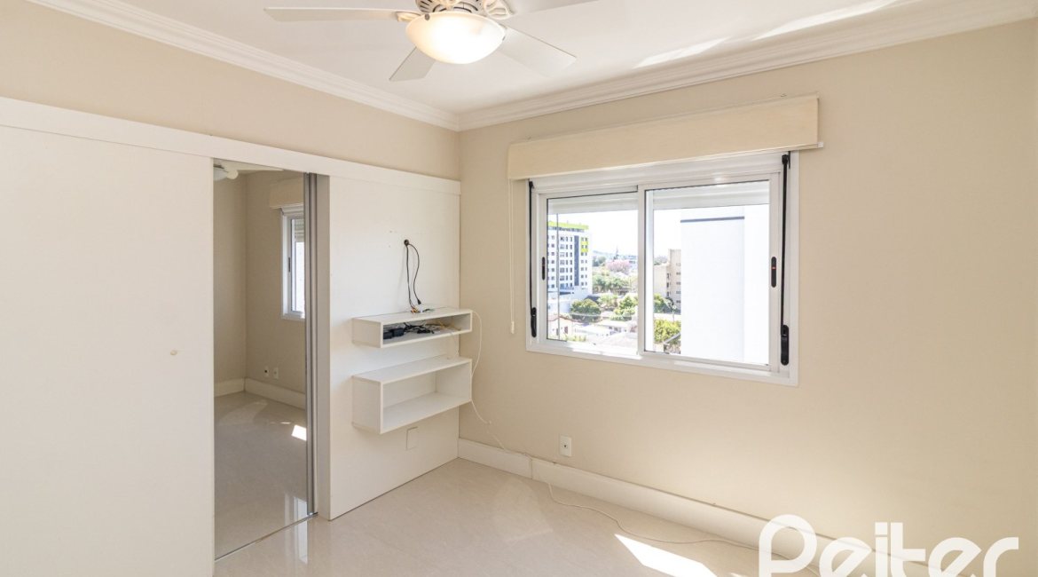 Apartamento à venda com 90m², 4 dormitórios, 1 suíte, 2 vagas, no bairro Tristeza em PORTO ALEGRE