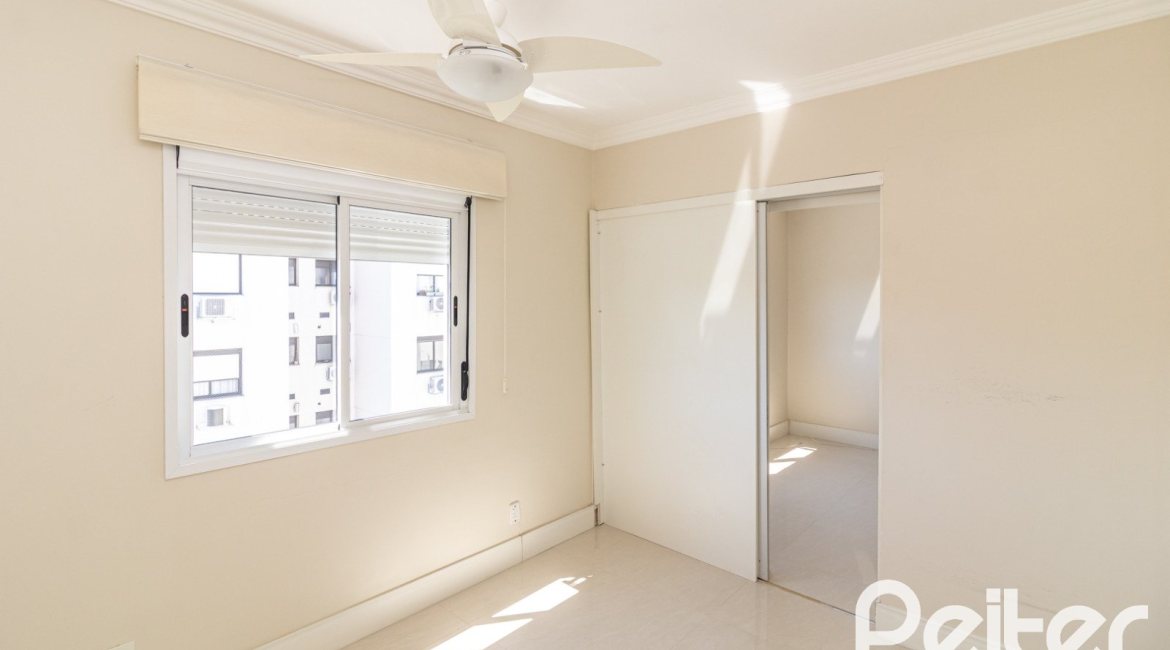 Apartamento à venda com 90m², 4 dormitórios, 1 suíte, 2 vagas, no bairro Tristeza em PORTO ALEGRE