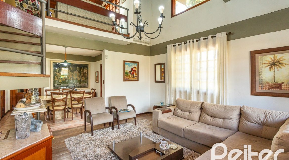 Casa à venda com 227m², 3 dormitórios, 1 suíte, 4 vagas, no bairro Ipanema em Porto Alegre