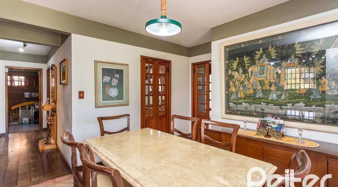 Casa à venda com 227m², 3 dormitórios, 1 suíte, 4 vagas, no bairro Ipanema em Porto Alegre