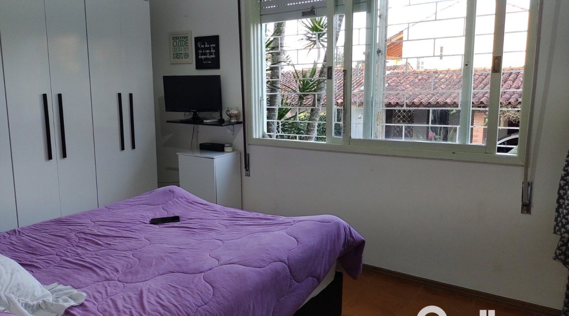 Casa à venda com 179m², 3 dormitórios, 1 suíte, 4 vagas, no bairro Teresópolis em Porto Alegre