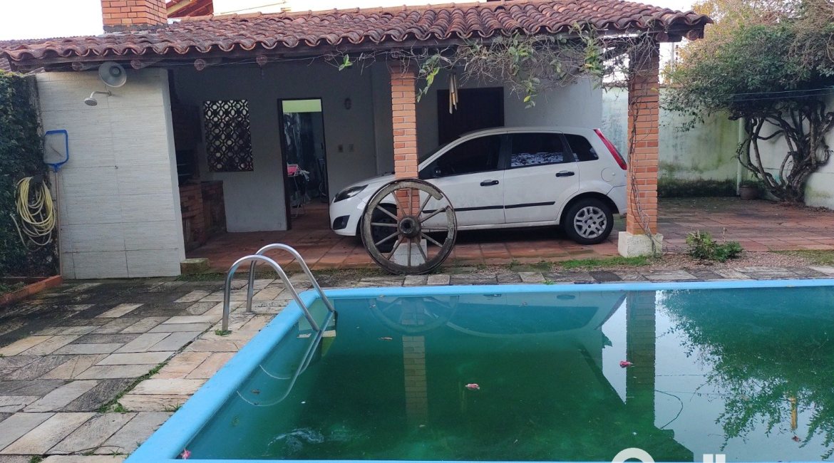 Casa à venda com 179m², 3 dormitórios, 1 suíte, 4 vagas, no bairro Teresópolis em Porto Alegre