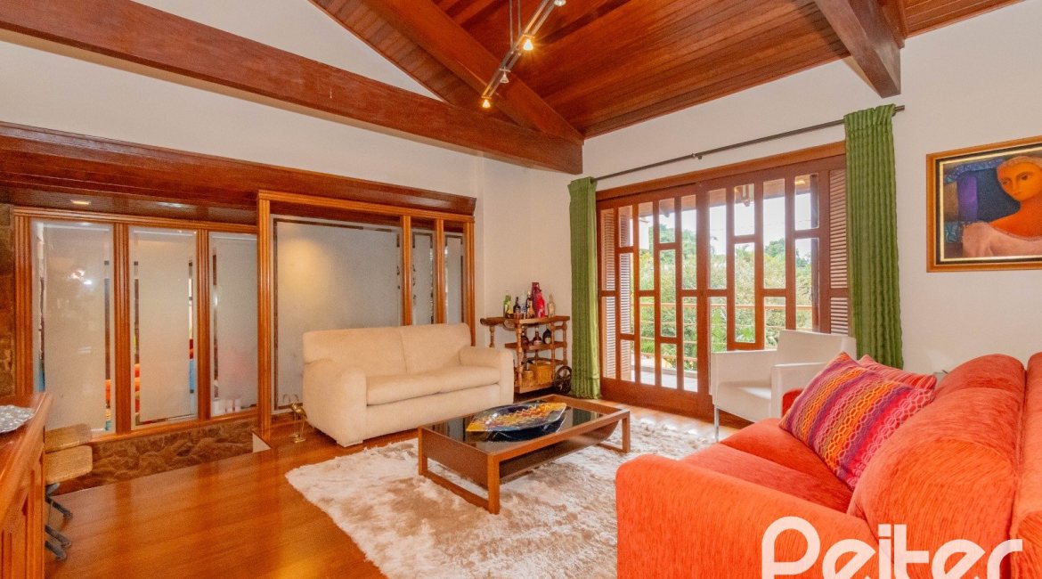 Casa em Condomínio à venda com 420m², 5 dormitórios, 2 suítes, 2 vagas, no bairro Cavalhada em PORTO ALEGRE