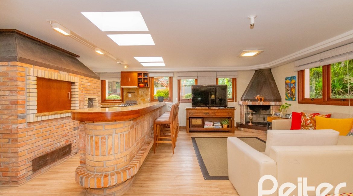 Casa em Condomínio à venda com 420m², 5 dormitórios, 2 suítes, 2 vagas, no bairro Cavalhada em PORTO ALEGRE