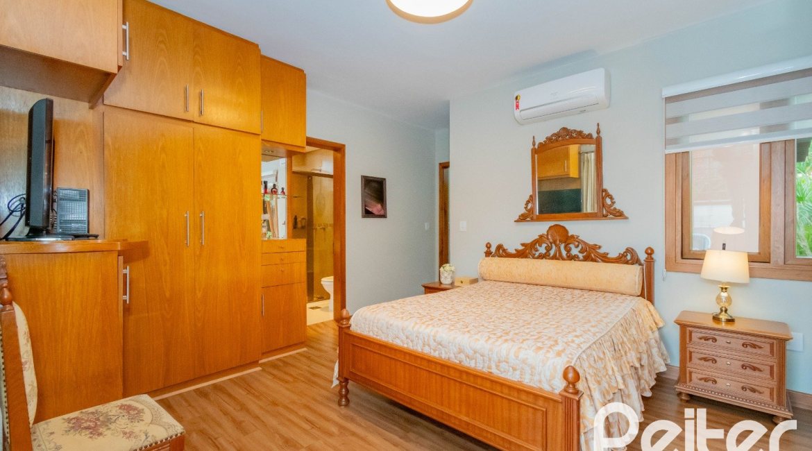 Casa em Condomínio à venda com 420m², 5 dormitórios, 2 suítes, 2 vagas, no bairro Cavalhada em PORTO ALEGRE