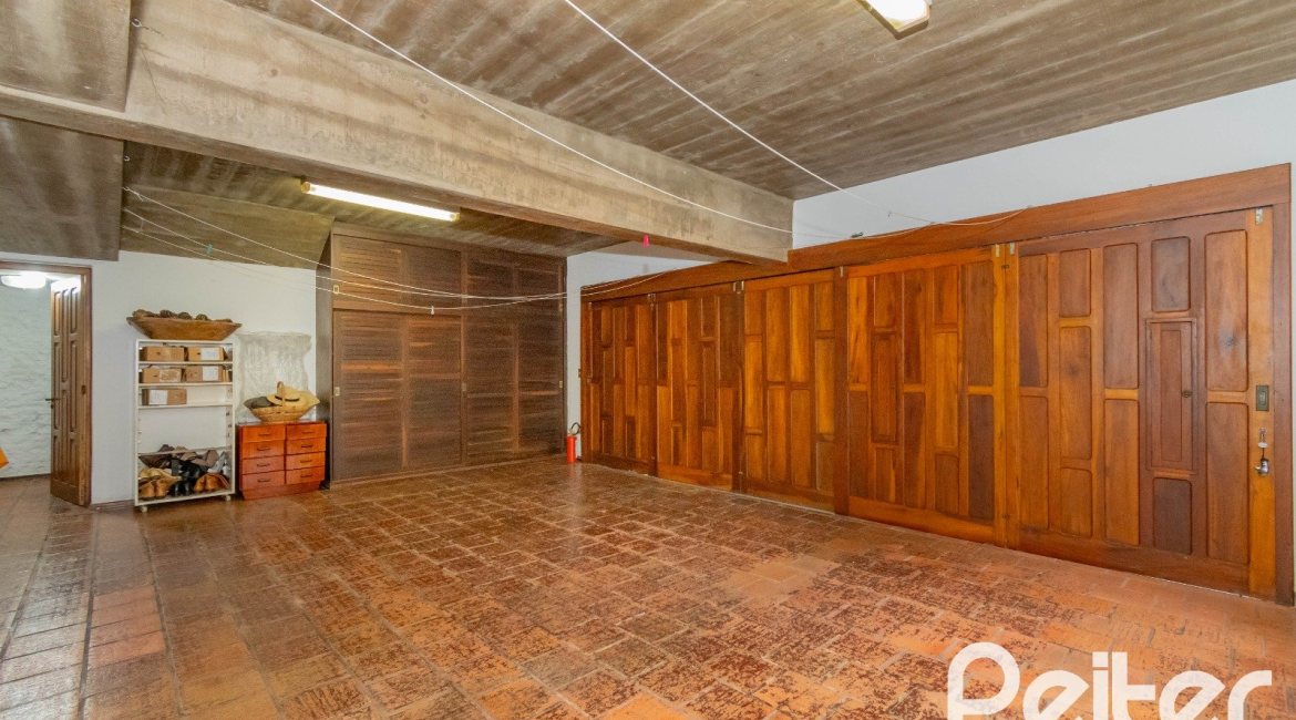 Casa em Condomínio à venda com 420m², 5 dormitórios, 2 suítes, 2 vagas, no bairro Cavalhada em PORTO ALEGRE