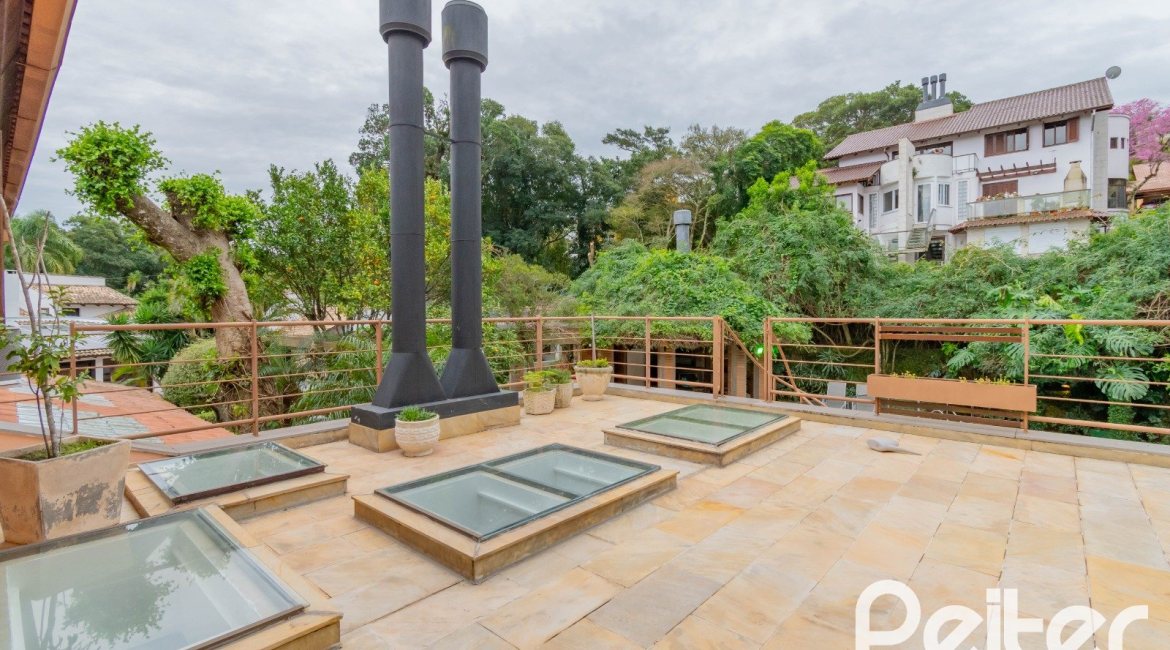 Casa em Condomínio à venda com 420m², 5 dormitórios, 2 suítes, 2 vagas, no bairro Cavalhada em PORTO ALEGRE