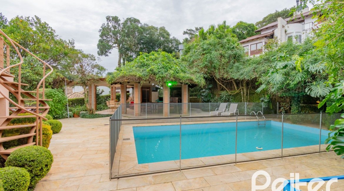 Casa em Condomínio à venda com 420m², 5 dormitórios, 2 suítes, 2 vagas, no bairro Cavalhada em PORTO ALEGRE