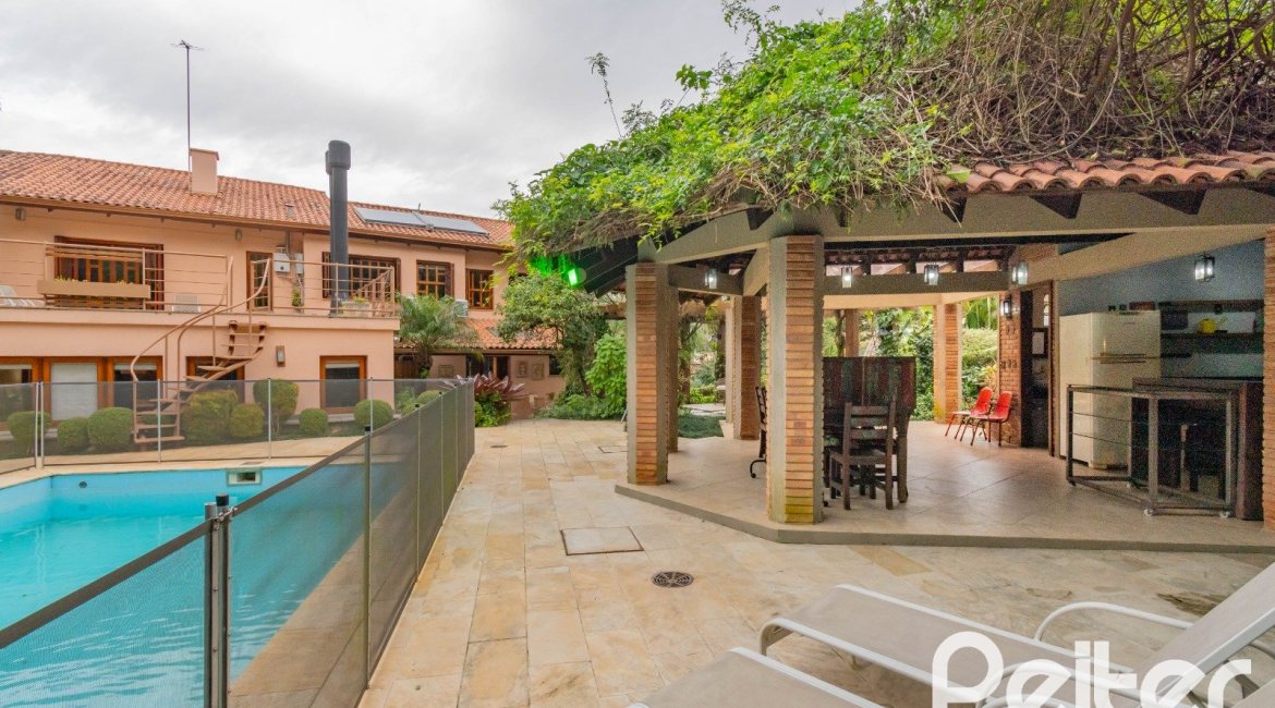 Casa em Condomínio à venda com 420m², 5 dormitórios, 2 suítes, 2 vagas, no bairro Cavalhada em PORTO ALEGRE