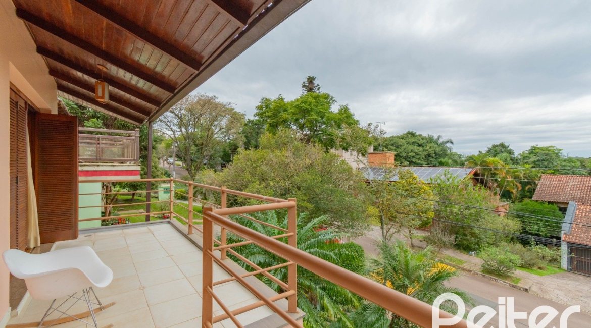 Casa em Condomínio à venda com 420m², 5 dormitórios, 2 suítes, 2 vagas, no bairro Cavalhada em PORTO ALEGRE