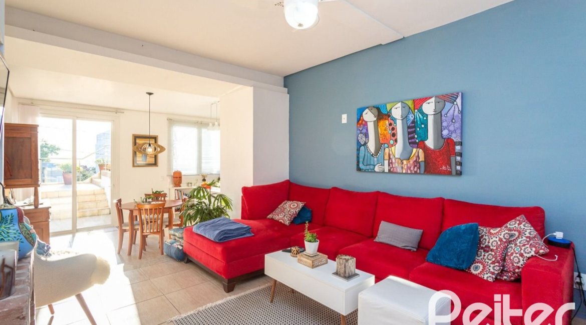 Casa em Condomínio à venda com 161m², 2 dormitórios, 2 suítes, 2 vagas, no bairro Vila Nova em PORTO ALEGRE