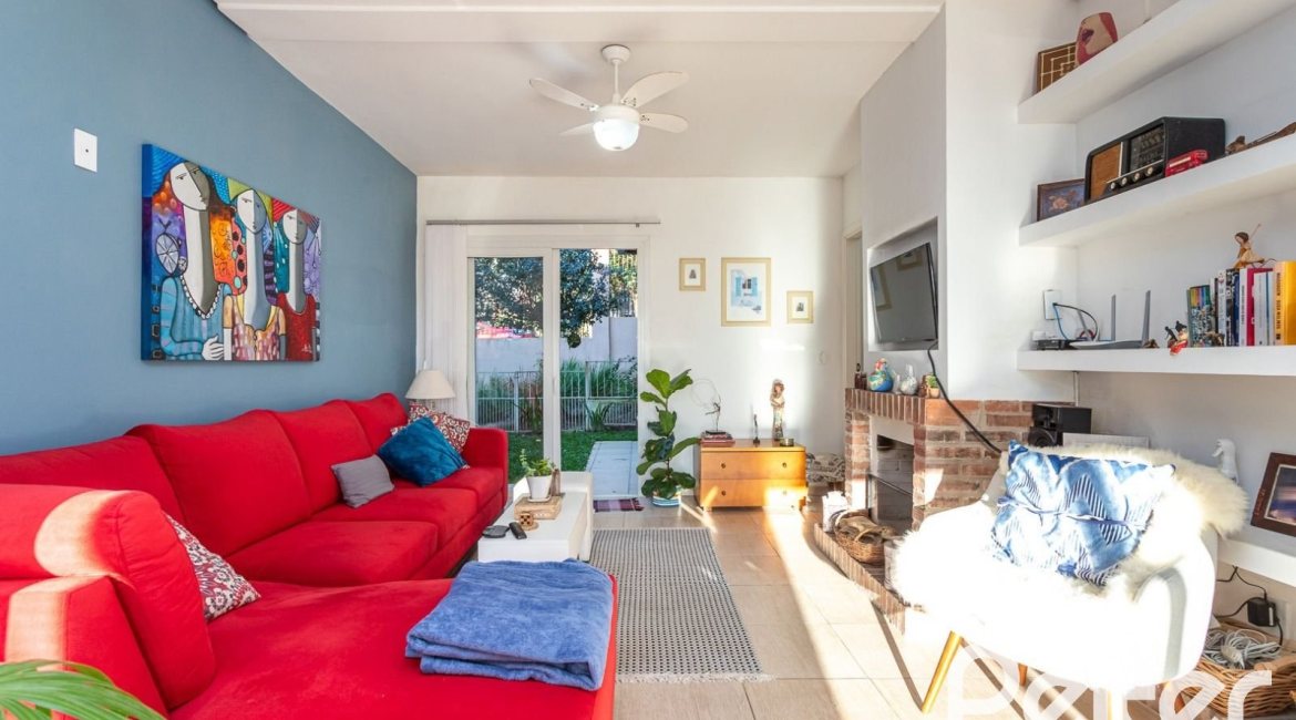 Casa em Condomínio à venda com 161m², 2 dormitórios, 2 suítes, 2 vagas, no bairro Vila Nova em PORTO ALEGRE