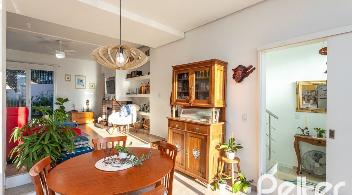 Casa em Condomínio à venda com 161m², 2 dormitórios, 2 suítes, 2 vagas, no bairro Vila Nova em PORTO ALEGRE