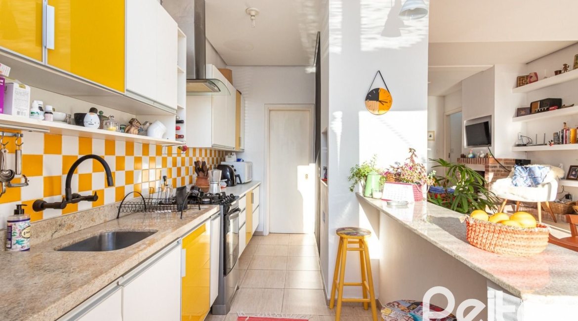 Casa em Condomínio à venda com 161m², 2 dormitórios, 2 suítes, 2 vagas, no bairro Vila Nova em PORTO ALEGRE