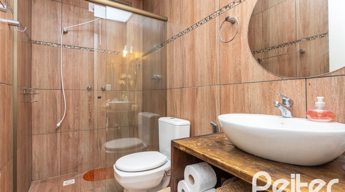 Casa em Condomínio à venda com 161m², 2 dormitórios, 2 suítes, 2 vagas, no bairro Vila Nova em PORTO ALEGRE