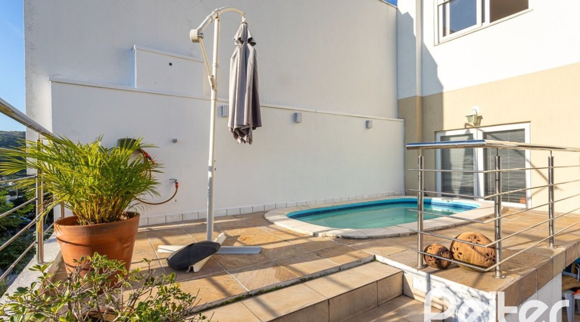 Casa em Condomínio à venda com 161m², 2 dormitórios, 2 suítes, 2 vagas, no bairro Vila Nova em PORTO ALEGRE