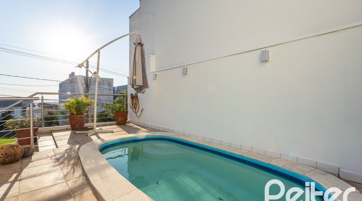 Casa em Condomínio à venda com 161m², 2 dormitórios, 2 suítes, 2 vagas, no bairro Vila Nova em PORTO ALEGRE