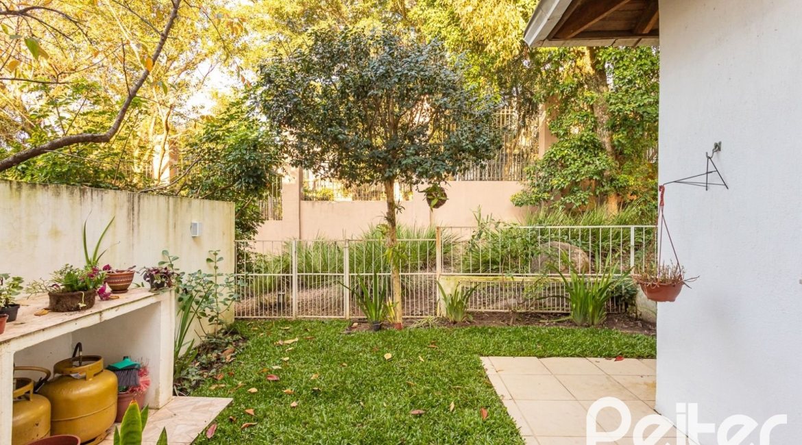 Casa em Condomínio à venda com 161m², 2 dormitórios, 2 suítes, 2 vagas, no bairro Vila Nova em PORTO ALEGRE