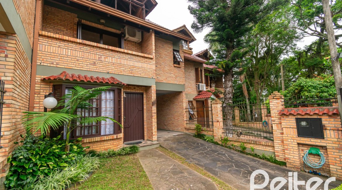 Casa à venda com 174m², 3 dormitórios, 1 suíte, 2 vagas, no bairro Jardim Isabel em Porto Alegre