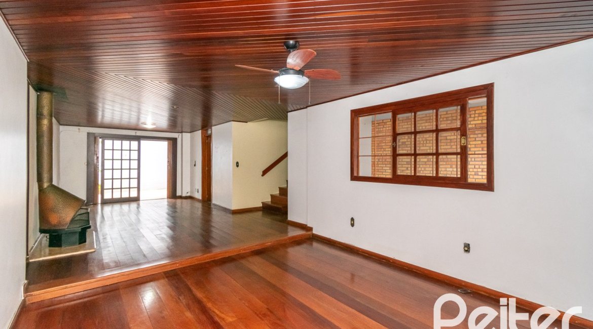 Casa à venda com 174m², 3 dormitórios, 1 suíte, 2 vagas, no bairro Jardim Isabel em Porto Alegre