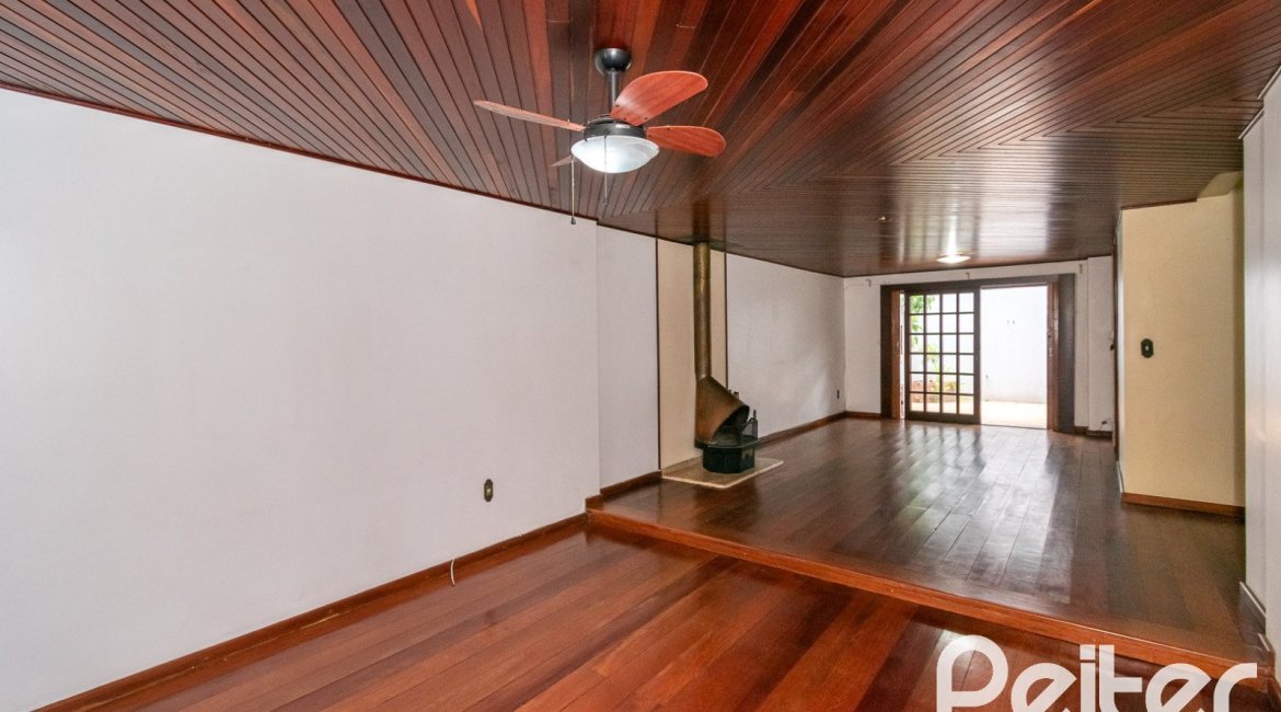 Casa à venda com 174m², 3 dormitórios, 1 suíte, 2 vagas, no bairro Jardim Isabel em Porto Alegre