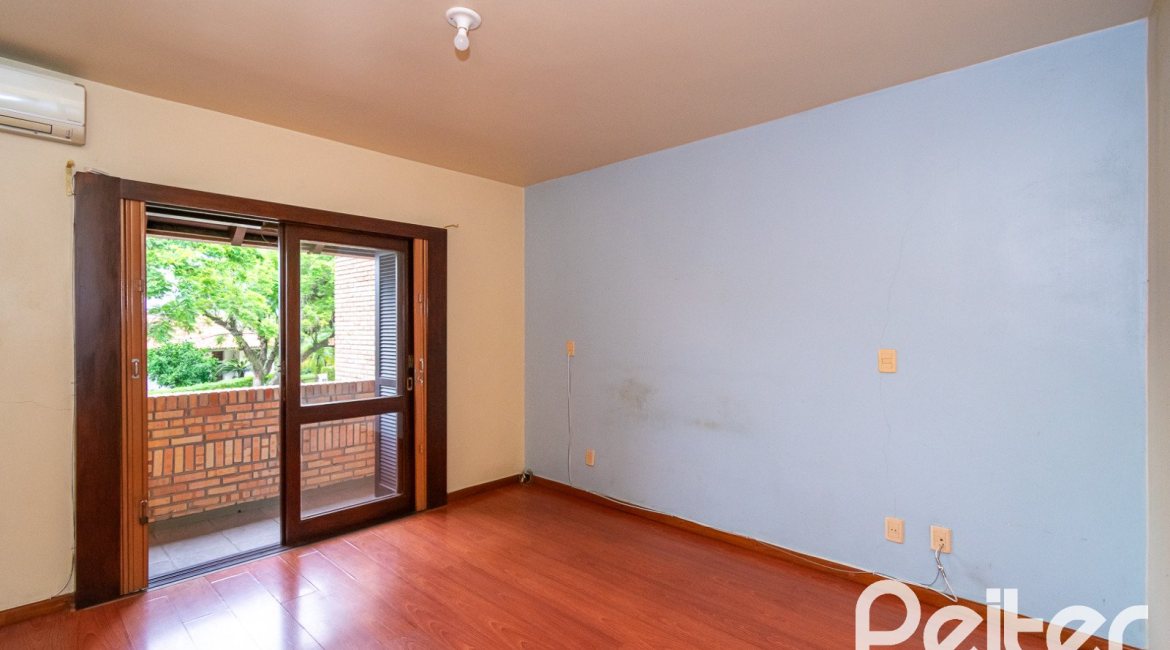 Casa à venda com 174m², 3 dormitórios, 1 suíte, 2 vagas, no bairro Jardim Isabel em Porto Alegre