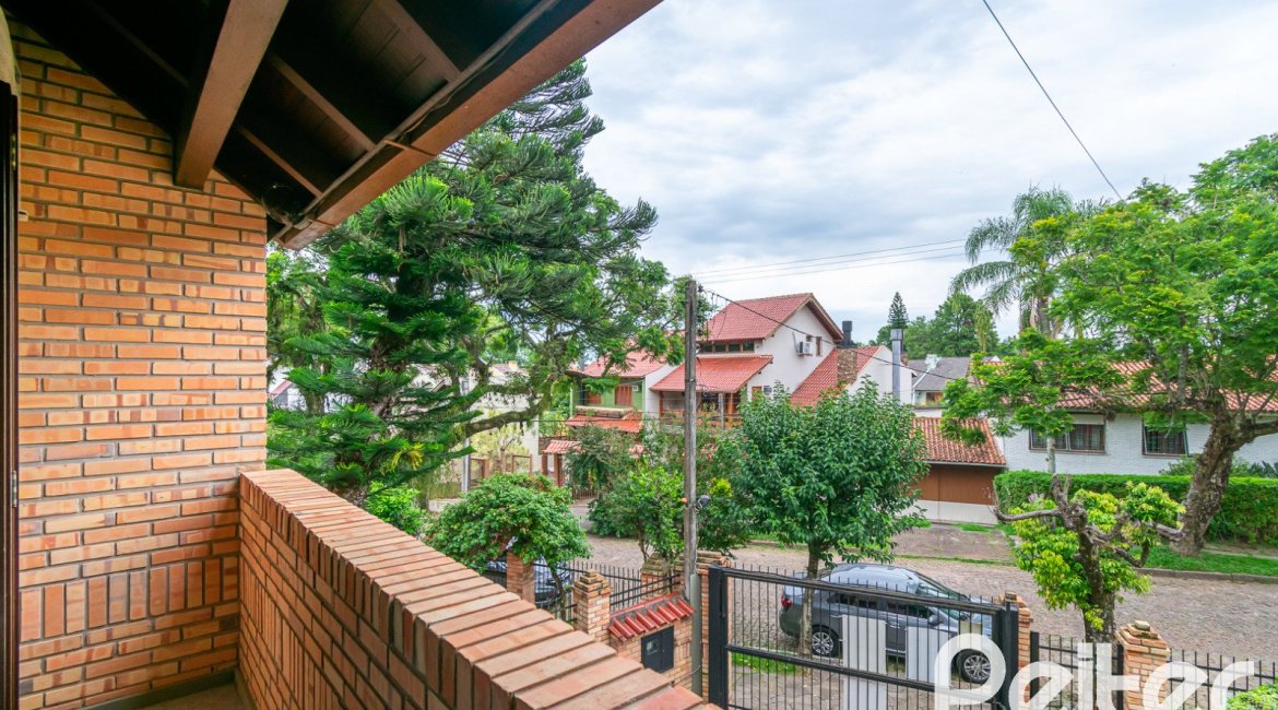 Casa à venda com 174m², 3 dormitórios, 1 suíte, 2 vagas, no bairro Jardim Isabel em Porto Alegre