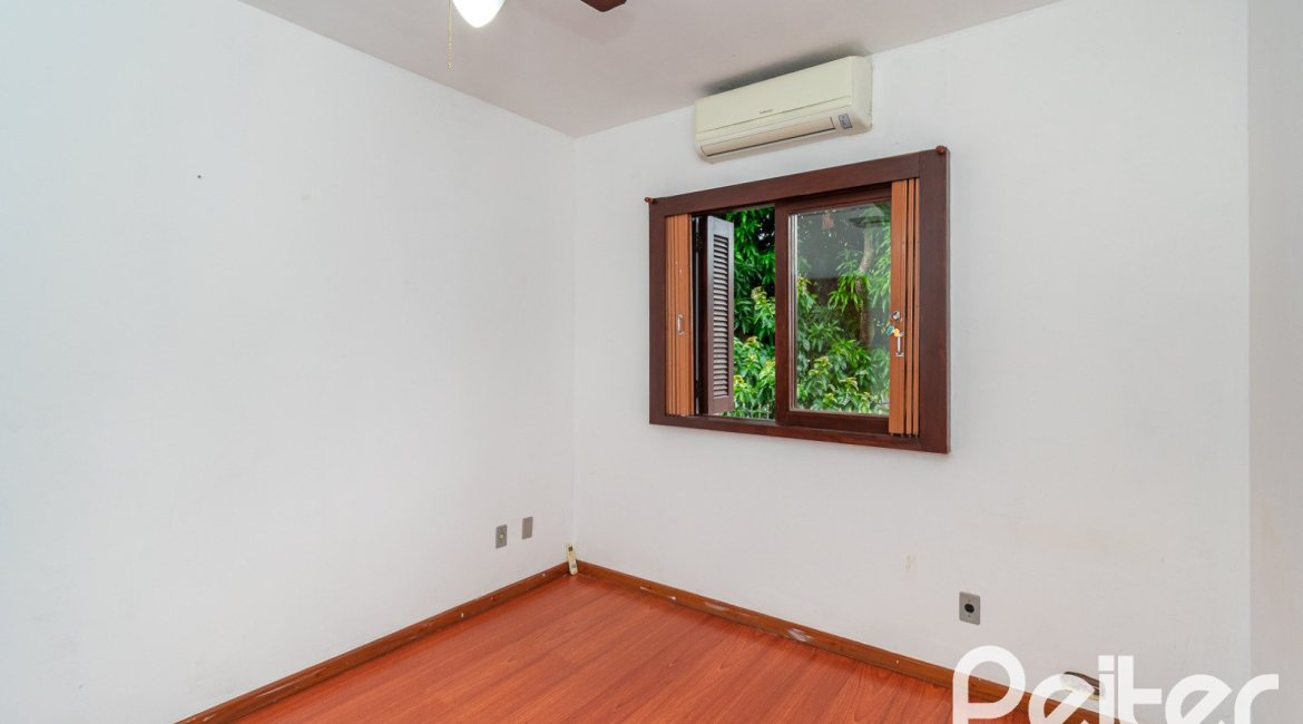 Casa à venda com 174m², 3 dormitórios, 1 suíte, 2 vagas, no bairro Jardim Isabel em Porto Alegre