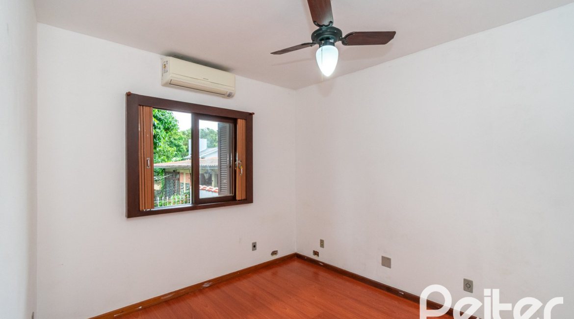 Casa à venda com 174m², 3 dormitórios, 1 suíte, 2 vagas, no bairro Jardim Isabel em Porto Alegre