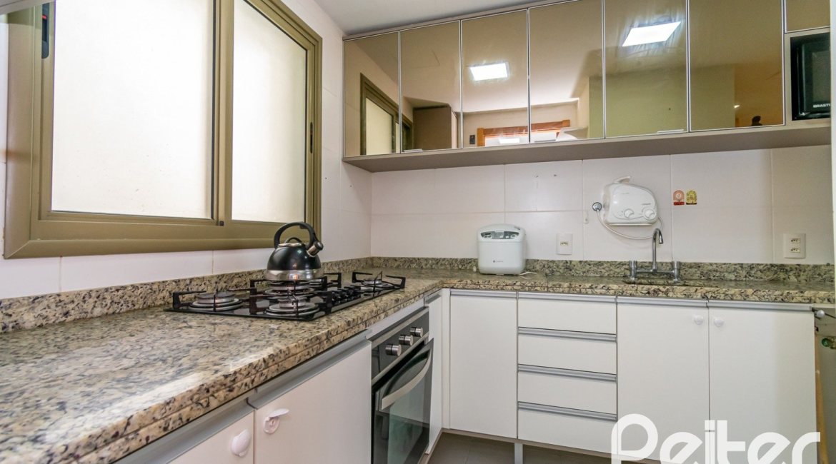 Apartamento à venda com 104m², 3 dormitórios, 1 suíte, 2 vagas, no bairro Ipanema em PORTO ALEGRE