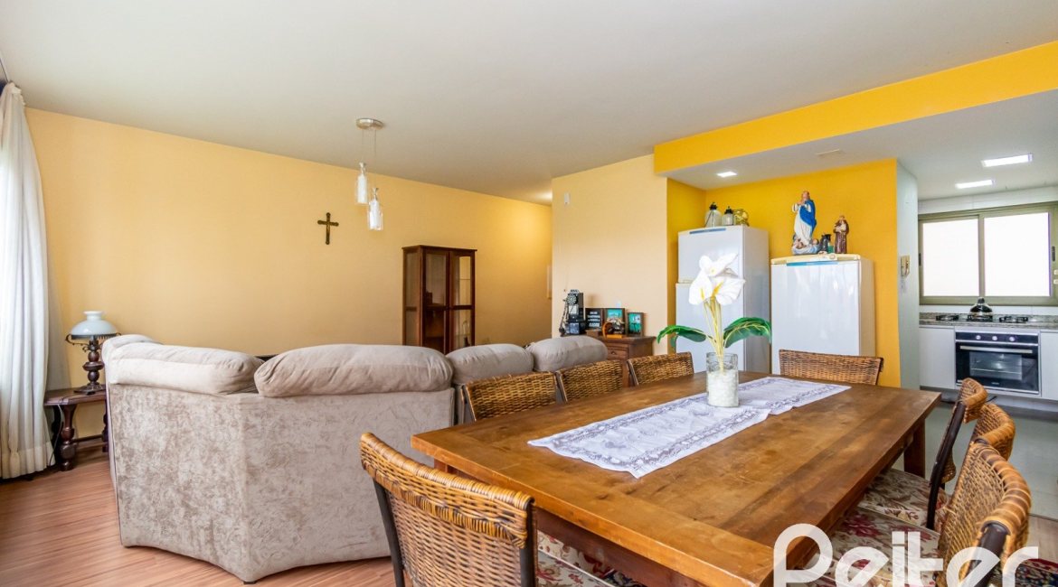 Apartamento à venda com 104m², 3 dormitórios, 1 suíte, 2 vagas, no bairro Ipanema em PORTO ALEGRE