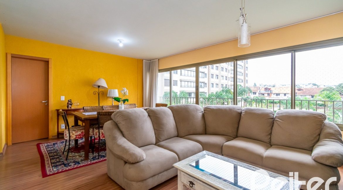 Apartamento à venda com 104m², 3 dormitórios, 1 suíte, 2 vagas, no bairro Ipanema em PORTO ALEGRE