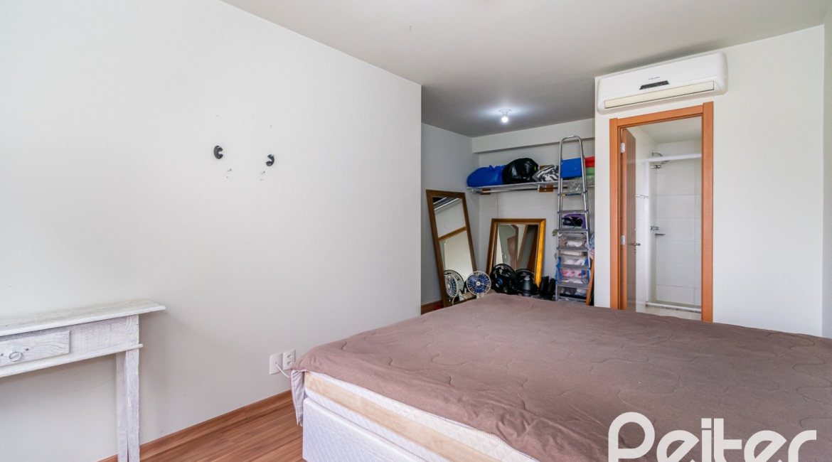 Apartamento à venda com 104m², 3 dormitórios, 1 suíte, 2 vagas, no bairro Ipanema em PORTO ALEGRE